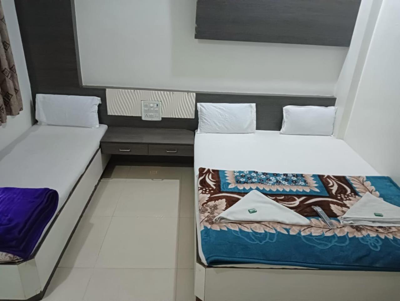 Hotel Shri Sai Darshan شيردي المظهر الخارجي الصورة