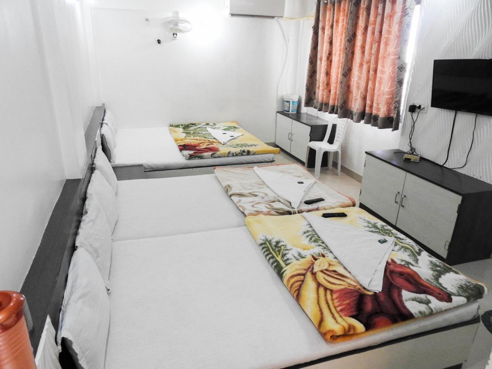 Hotel Shri Sai Darshan شيردي المظهر الخارجي الصورة