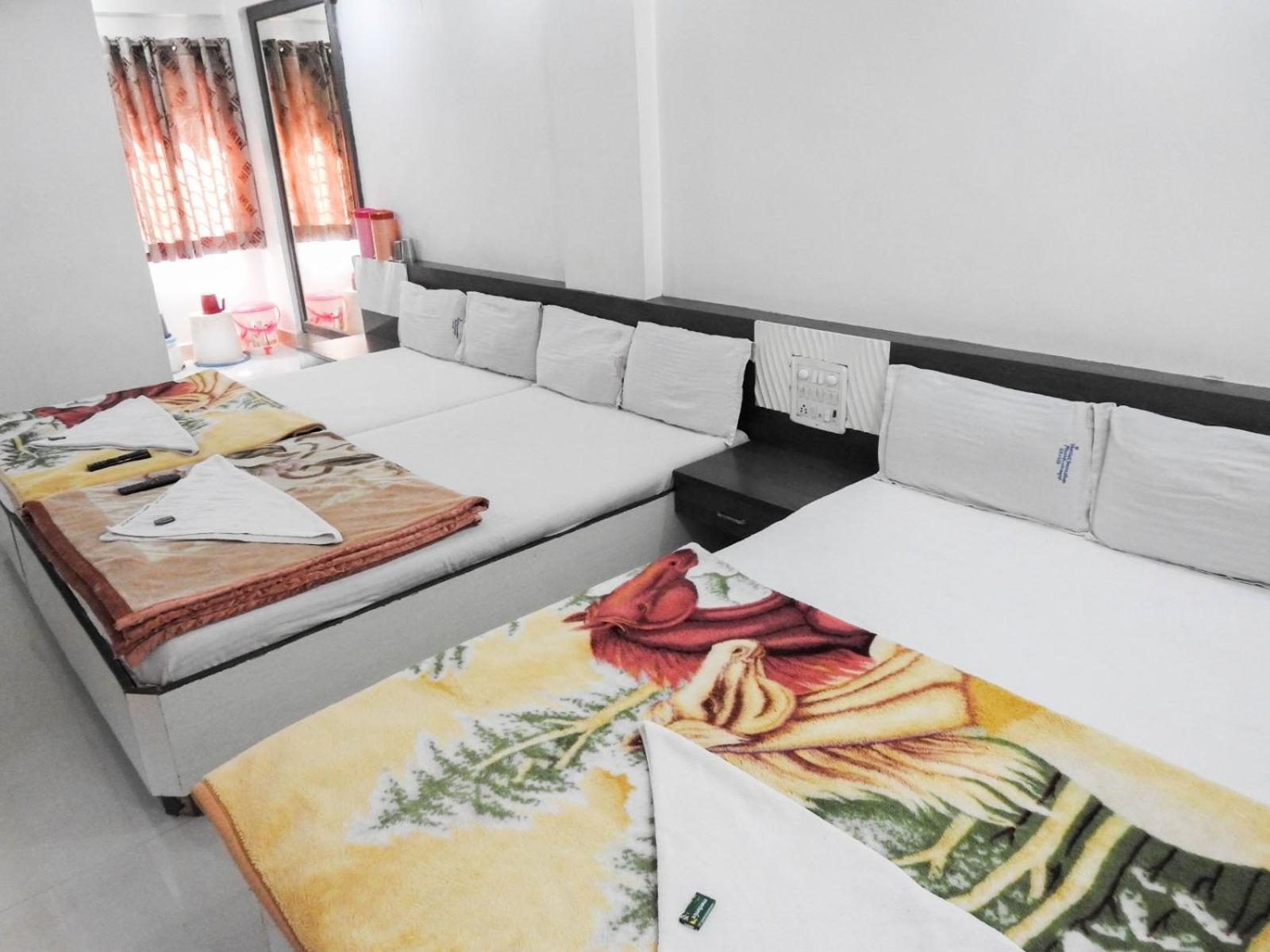 Hotel Shri Sai Darshan شيردي المظهر الخارجي الصورة